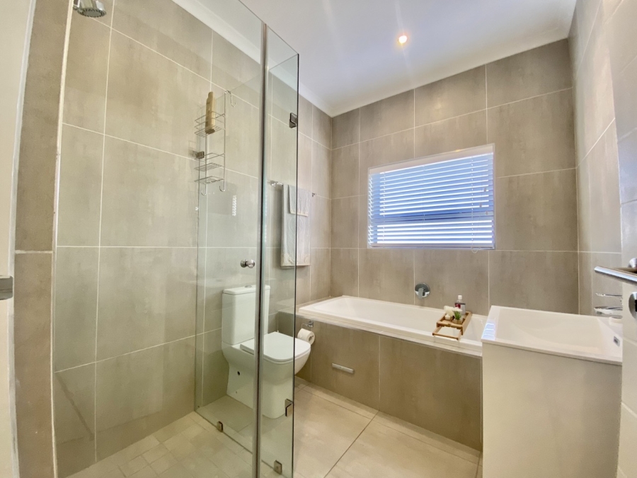 To Let 3 Bedroom Property for Rent in Sandown Western Cape